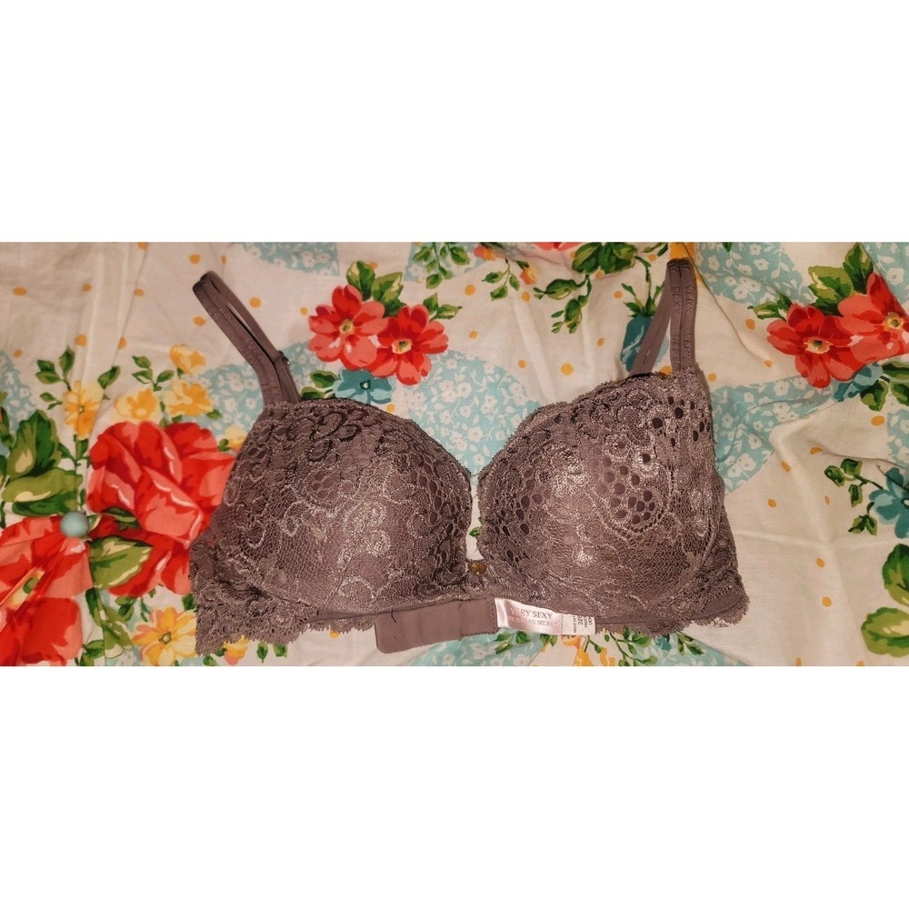 Victoria's Secret Very Lacey Sexy Plunge Bra Sz 32B Purplish Gray